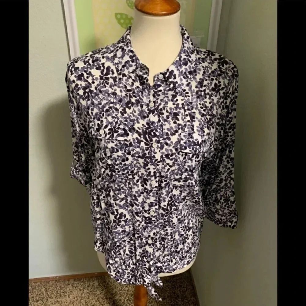 NWT Westbound Adjustable Sleeve Button Up Top #43